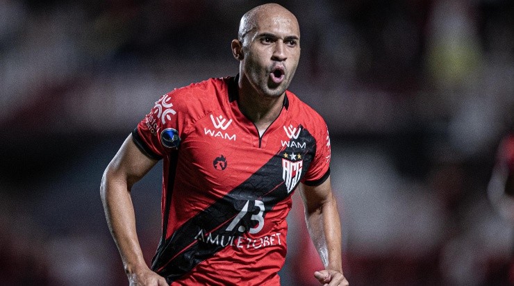 Heber Gomes/AGIF - Dudu em ação pelo Dragão.  