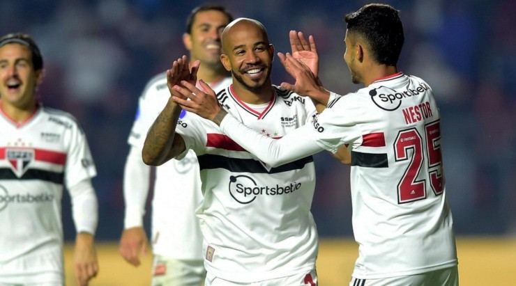 Foto: Mauro Horita/Flickr do São Paulo/Divulgação - Patrick e Nestor: decisivos contra o Jorge Wilstermann Foto: Mauro Horita/Flickr do São Paulo/Divulgação - Patrick e Nestor: decisivos contra o Jorge Wilstermann