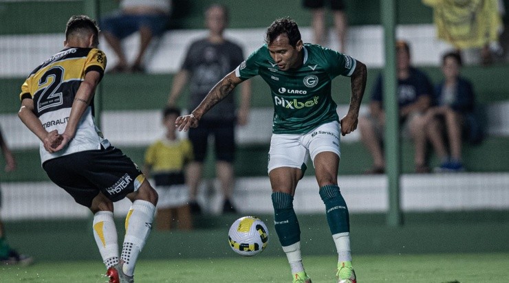 Heber Gomes/AGIF - Vinicius em ação pelo Goiás. 