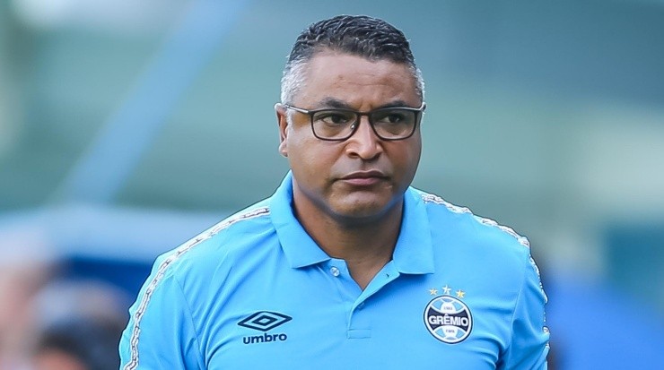 Foto: Pedro H. Tesch/AGIF - Roger Machado está pressionado.