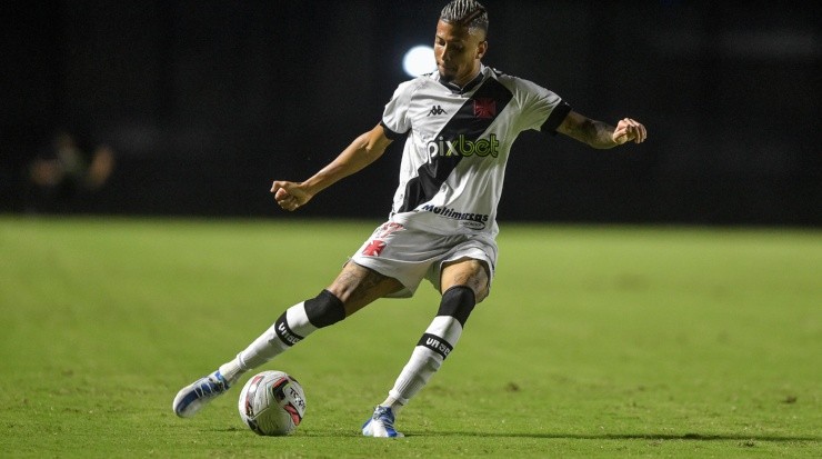 Foto: Thiago Ribeiro/AGIF - Weverton: deve voltar ao time titular do Vasco