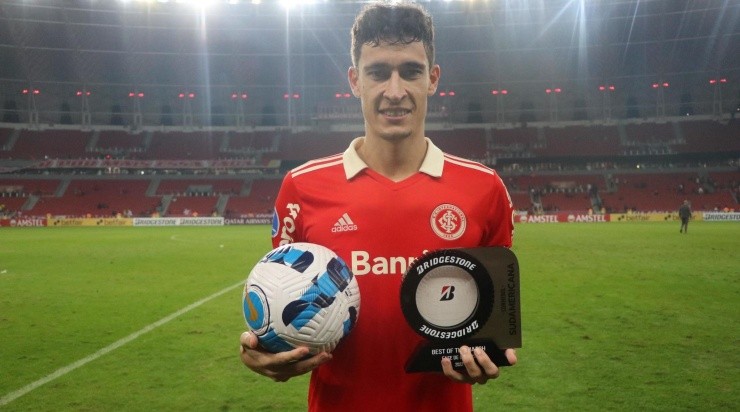 Foto: Divulgação/Internacional - O volante foi eleito o melhor campo na goleada colorada