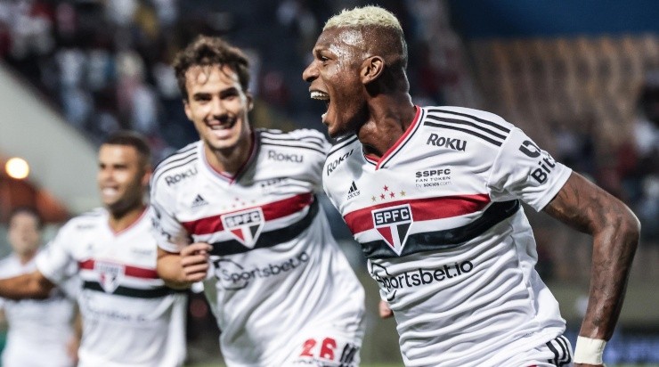 Foto: Marcello Zambrana/AGIF - O zagueiro vive fase artilheira no São Paulo 