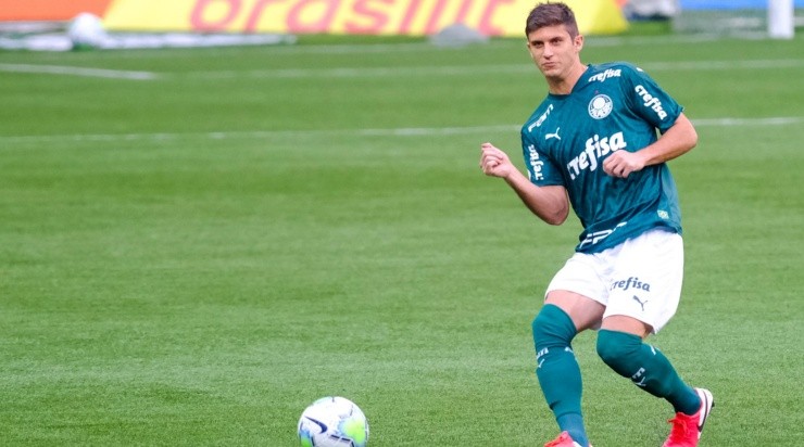 Marcello Zambrana/AGIF - Kuscevic em ação no Palmeiras. 