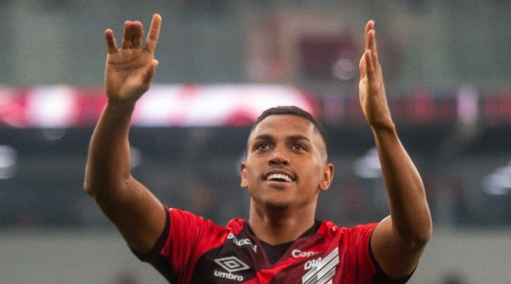 Foto: Gabriel Machado/AGIF - Pedro Rocha: pode ter sequência como titular do Furacão