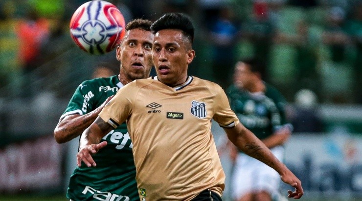 Foto: Ale Cabral/AGIF - O Santos foi o último clube de Cueva no Brasil