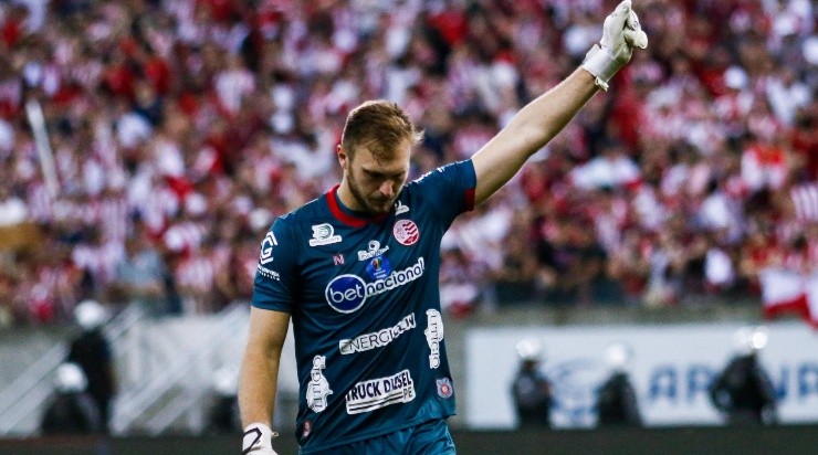 Rafael Vieira/AGIF - Lucas em ação pelo Náutico. 