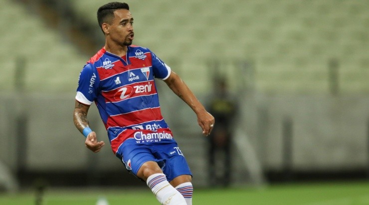 Foto: LUCAS EMANUEL FOTOS/AGIF - Pikachu: não gostou da decisão da arbitragem no clássico