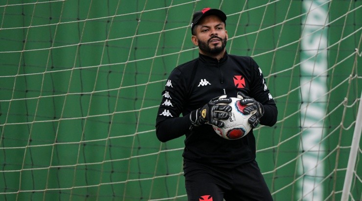 Foto: Thiago Ribeiro/AGIF - O goleiro vem sendo importante para o time treinado por Zé Ricardo