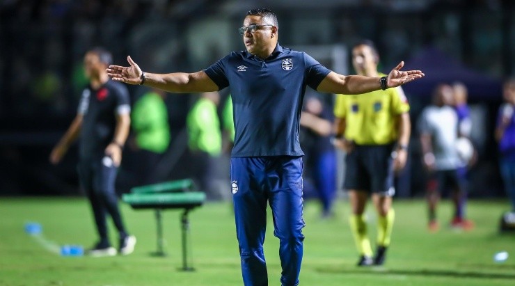 Foto: Lucas Uebel/Grêmio/Divulgação - Roger Machado: técnico ganhou voto de confiança da diretoria
