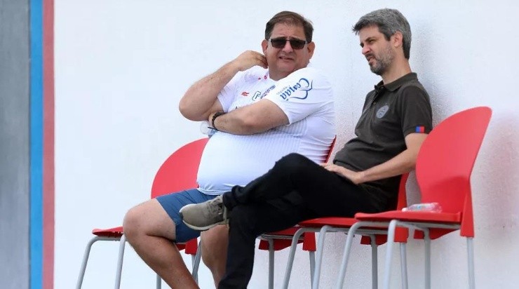 Foto: Felipe Oliveira / EC Bahia / Divulgação - Guto Ferreira e Freeland: técnico e diretor já definiram as prioridades do elenco