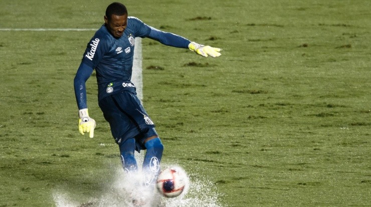 Ettore Chiereguini/AGIF - John testa positivo para Covid-19 e está fora contra o Furacão. 