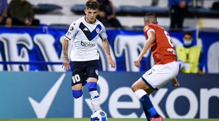 Marcelo Endelli / Correspondente / Getty Images - Luca em ação pelo Vélez. 