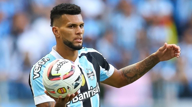 Foto: Pedro H. Tesch/AGIF - Rodrigues também pode desfalcar o Grêmio.