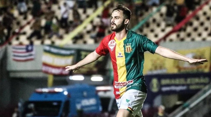 Foto: Ronald Felipe/SCFC - Poveda vem se destacando na Série B.