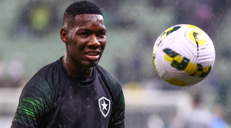 Foto: Marcello Zambrana/AGIF - Maior investimento da temporada, Patrick de Paula perdeu espaço no Botafogo