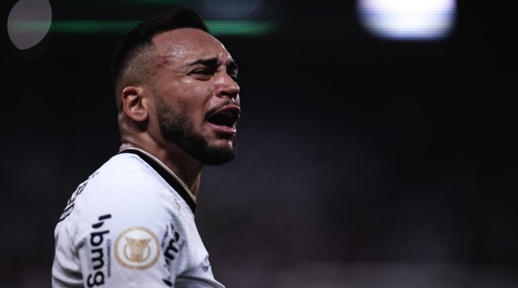 Foto: Ettore Chiereguini/AGIF - Maycon vai ficar de fora por lesão.