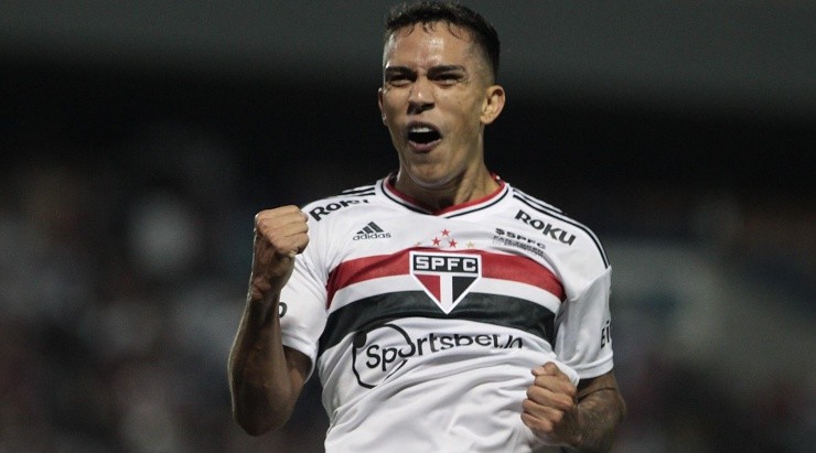 Foto: Rubens Chiri / saopaulofc.net / Divulgação - O lateral deseja permanecer no Tricolor