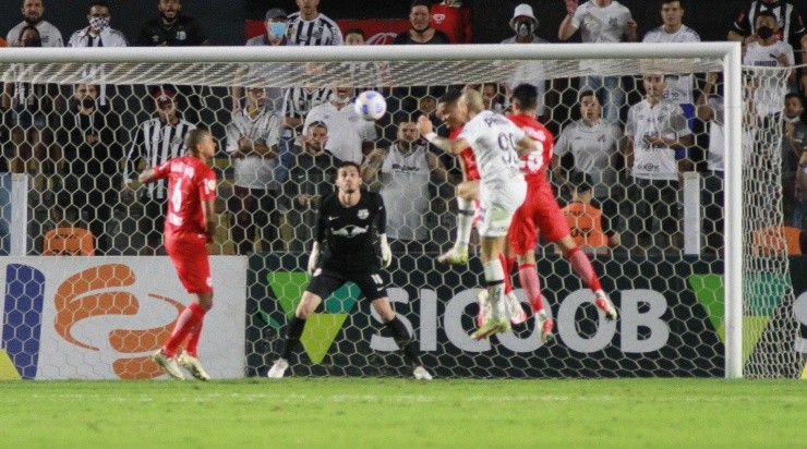Fernanda Luz/AGIF - Confronto passado das duas equipes. 