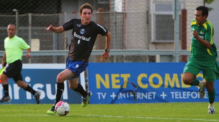 Foto: Lucas Uebel/Grêmio/Divulgação - O defensor foi formado na base do Grêmio