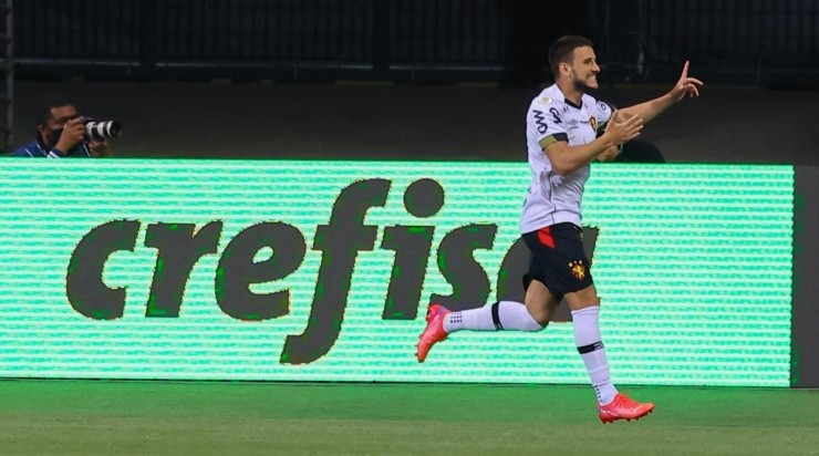 Marcello Zambrana/AGIF - Leandro quando atuava pelo Sport. 