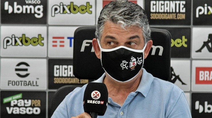 Foto: Thiago Ribeiro/AGIF - Carlos Brazil: dirigente atualizou situação do Andrey no Vasco