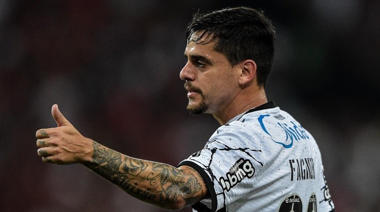 Foto: Thiago Ribeiro/AGIF - Neto confirmou desafeto com Fagner, mas elogiou o lateral.