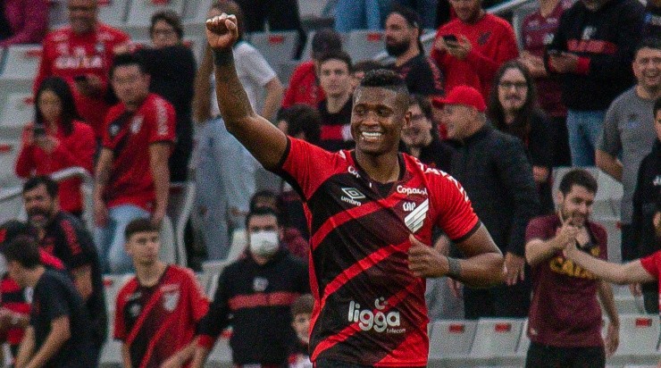 Foto: Gabriel Machado/AGIF - Orejuela: lateral foi destaque contra o Bragantino