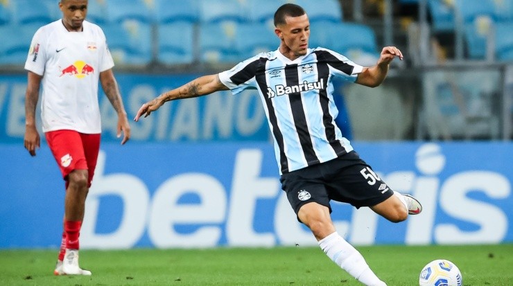 Foto: Pedro H. Tesch/AGIF - Victor Bobsin: volante está de saída do Grêmio