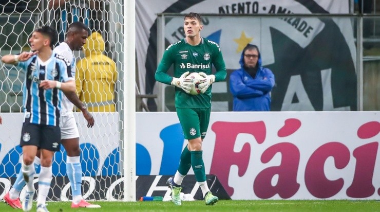 Foto: Lucas Uebel/Grêmio - Gabriel foi salvo pelo VAR após falha. Foto: Lucas Uebel/Grêmio - Gabriel foi salvo pelo VAR após falha.