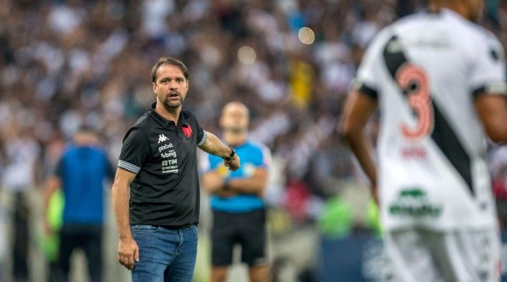 Foto: Daniel Ramalho/CRVG/Divulgação - Maurício Souza: técnico chegou ao 2º jogo sem vencer na sequência