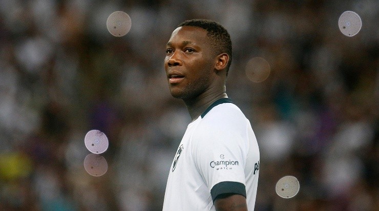 Foto: Vitor Silva/Botafogo. - Volante vem sendo muito criticado.