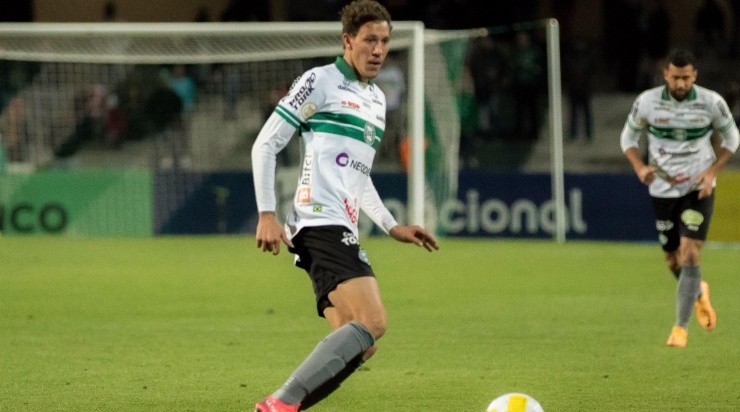 Foto: Robson Mafra/AGIF - Guilherme Biro: lateral está livre de suspensão