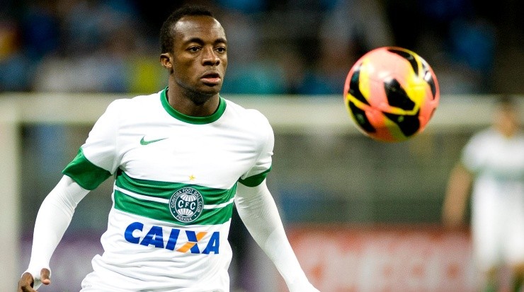 Foto: Ramiro Furquim/AGIF - Geraldo: defendeu o Coritiba entre 2010 e 2014