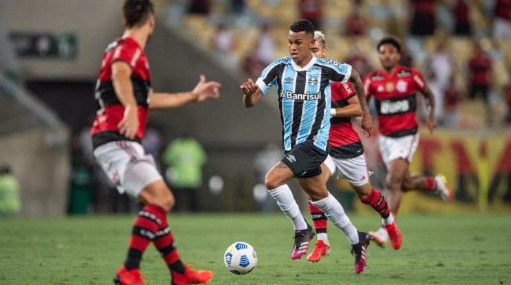 Foto: Thiago Ribeiro/AGIF - Fernando Henrique: de saída do Grêmio para atuar no Cruzeiro