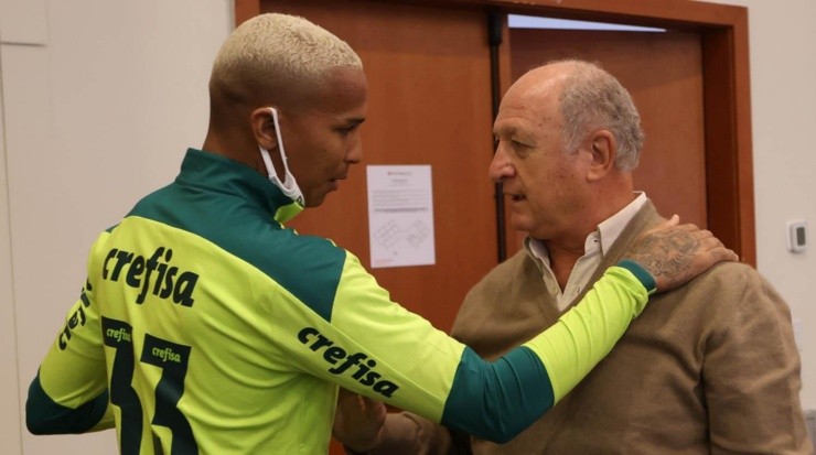 Foto: Cesar Greco/SEP - Deyverson mostrou carinho por Felipão.