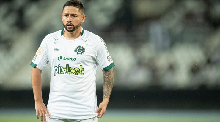 Foto: Jorge Rodrigues/AGIF - Elvis: meia rescindiu contrato com o Goiás