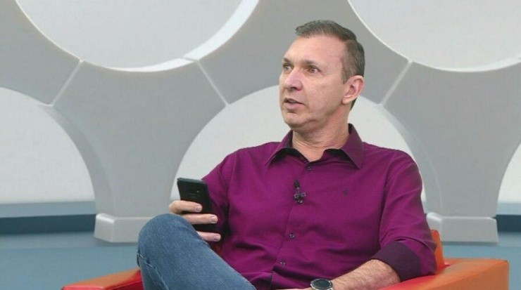 Foto: Reprodução/Band - Velloso sempre acaba sendo 'atingido' pelo apresentador.