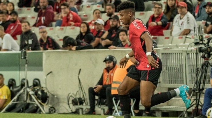  Robson Mafra/AGIF - John em atuação pelo Furacão. 