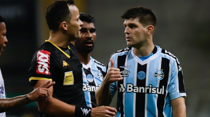 Foto: Maxi Franzoi/AGIF - O argentino tem futuro indefinido no Grêmio