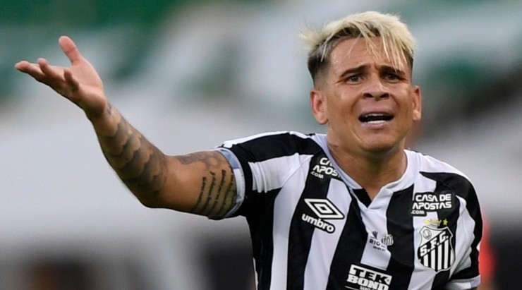 (Photo by Mauro Pimentel – Pool/Getty Images) - Soteldo foi bem na passagem pelo Santos.