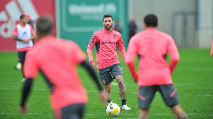 Foto: Ricardo Duarte/Internacional/Divulgação - Boschilia: meia não deve ficar no Colorado