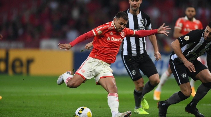 Foto: Internacional/Divulgação - O Colorado sofreu a virada para o Botafogo após ficar com um a mais em campo