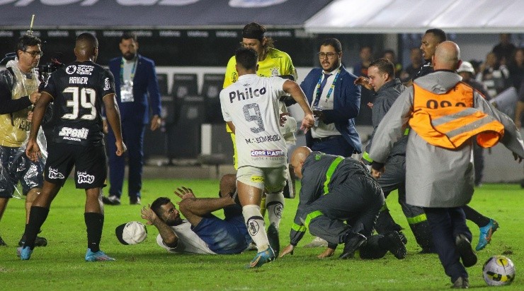 Foto: Fernanda Luz/AGIF - Marcos Leonardo tentou ajudar Cássio.