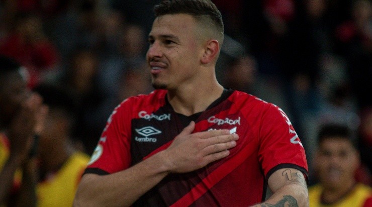 Foto: Gabriel Machado/AGIF - Hugo Moura: destaque do Athletico com Felipão