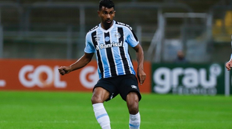 Foto: Maxi Franzoi/AGIF - Thiago Santos: volante pode deixar o Grêmio Foto: Maxi Franzoi/AGIF - Thiago Santos: volante pode deixar o Grêmio