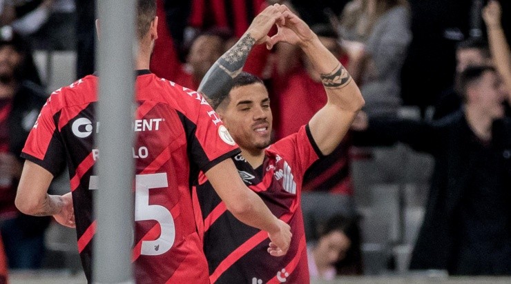 Foto: Robson Mafra/AGIF - Terans: uruguaio marcou gol e deu assistência em goleada do Athletico