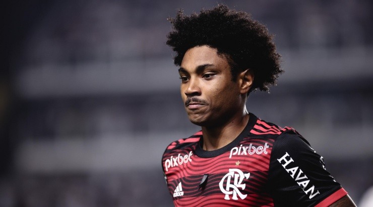 Foto: Ettore Chiereguini/AGIF - Vitinho está próximo do adeus no Flamengo.