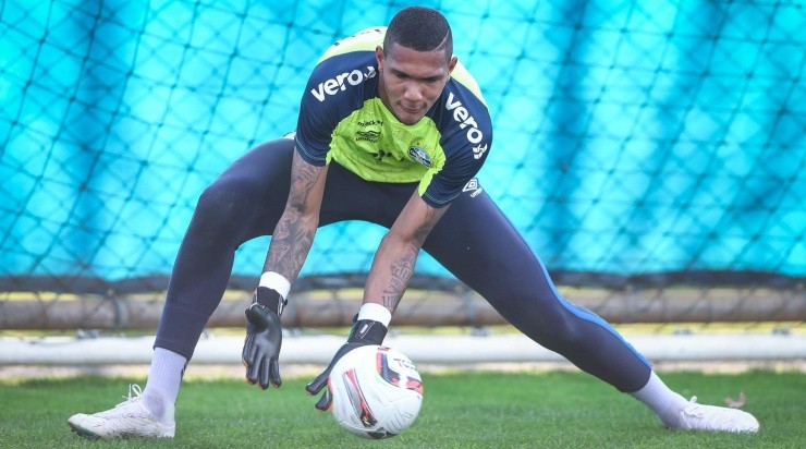 Foto: Lucas Uebel/Grêmio/Divulgação - Adriel: goleiro recebeu oferta para atuar em Portugal