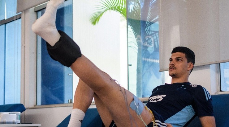 Foto: Gustavo Aleixo/Cruzeiro/Divulgação - Brazão: lesão impediu estreia pelo Cabuloso